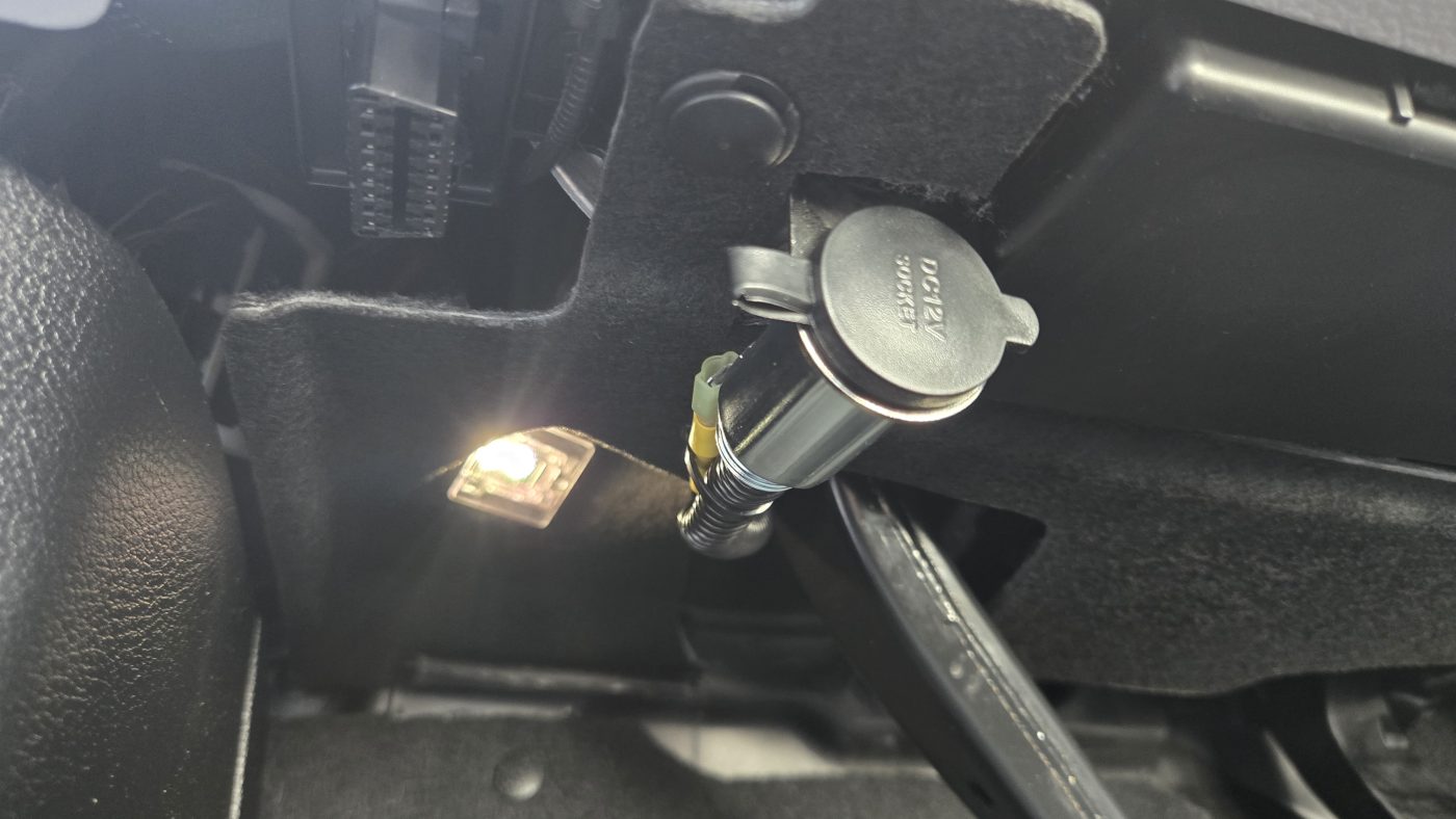 DC 12V charge port installed for RVi4 braking system