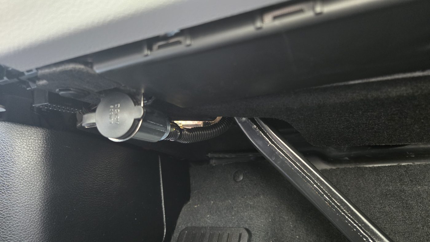 Breakaway switch mounted under the dash